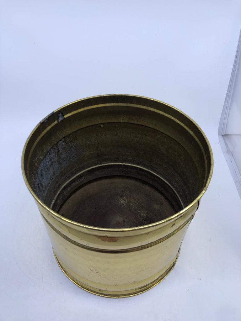 GOLDEN HAMMERED PLANTER.
