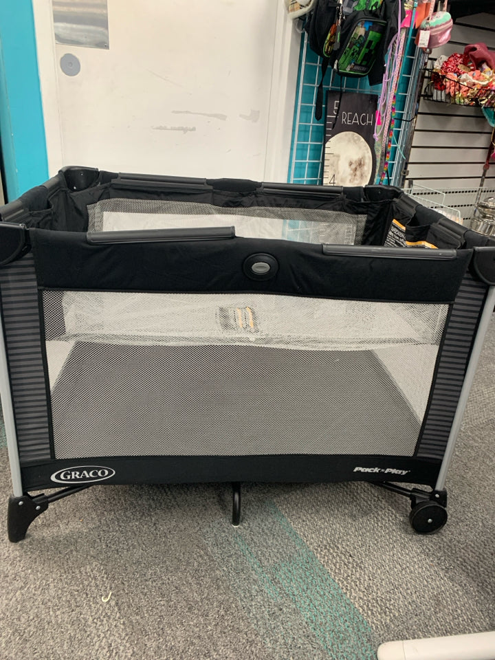 Graco Pack & Play On The Go Playard Kaden