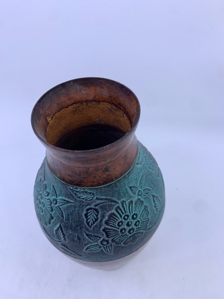 HEAVY METAL RUST COLORED VASE W/ TEXTURE TEAL BAND MADE IN INDIA.