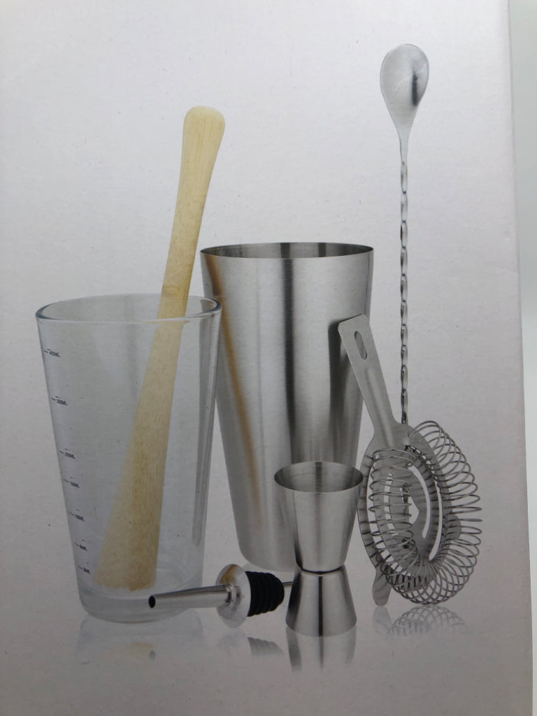 NIB 7 PIECE BAR WARE SET.