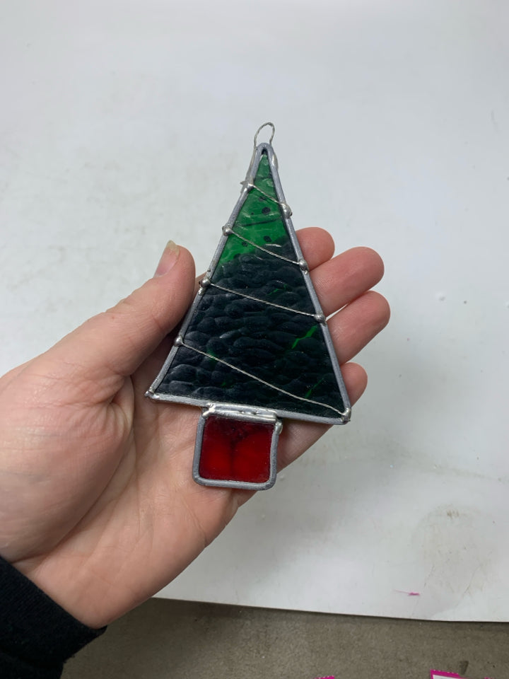 STAINED GLASS CHRISTMAS TREE ORNAMENT.