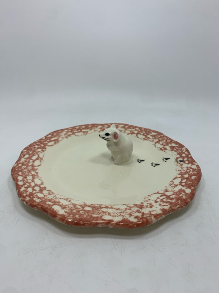 MOUSE SERVING PLATE W/SCALLOP EDGE.