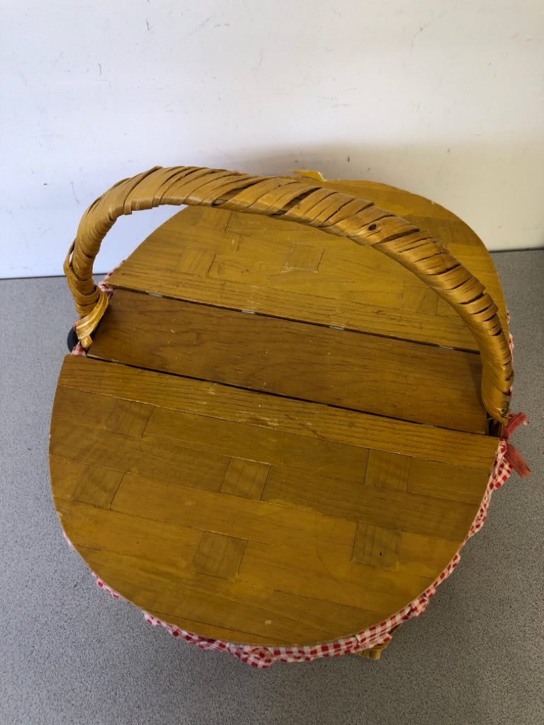 WOVEN FLIP TOP PICNIC BASKET W RED PLAID LINER.