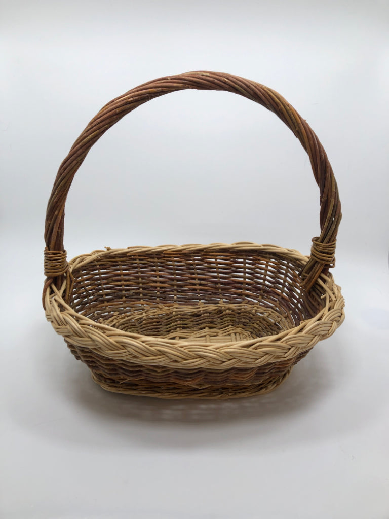 SM 2-TONED WICKER BASKET.