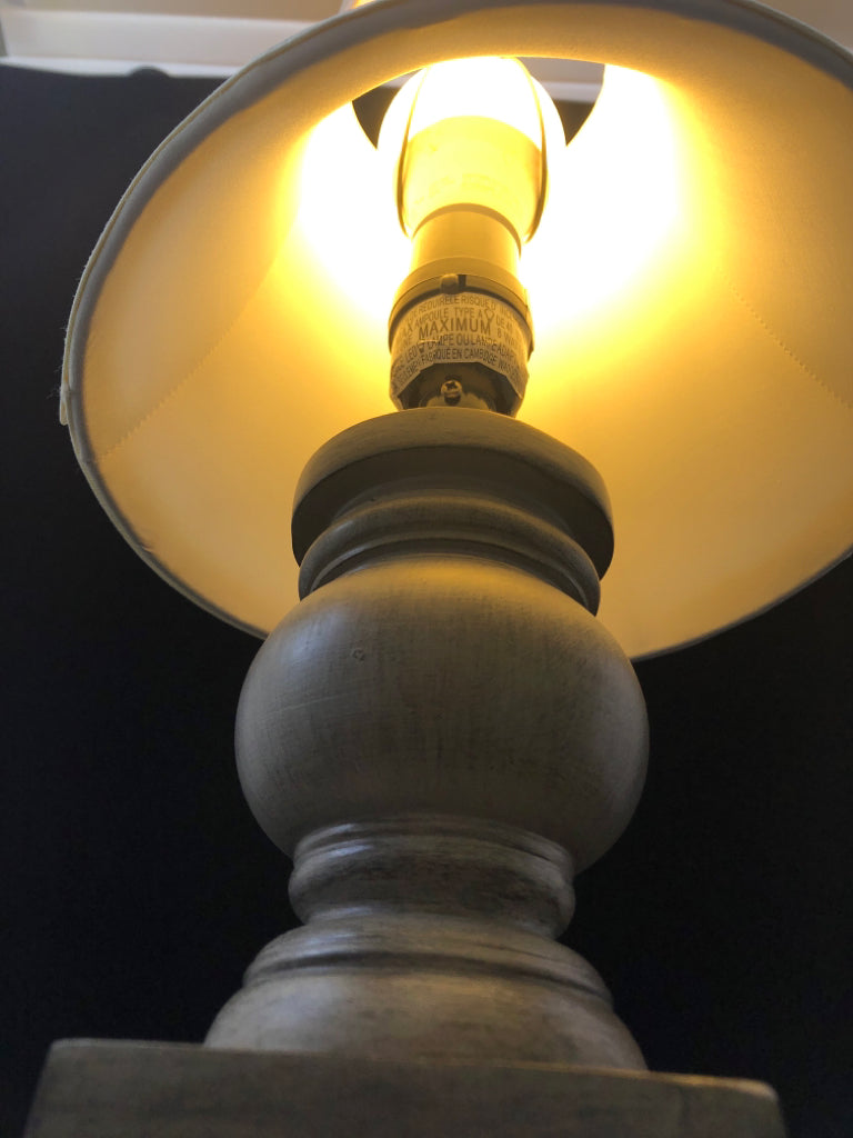 GREY WOOD BASE TABLE LAMP W/CREAM SHADE.