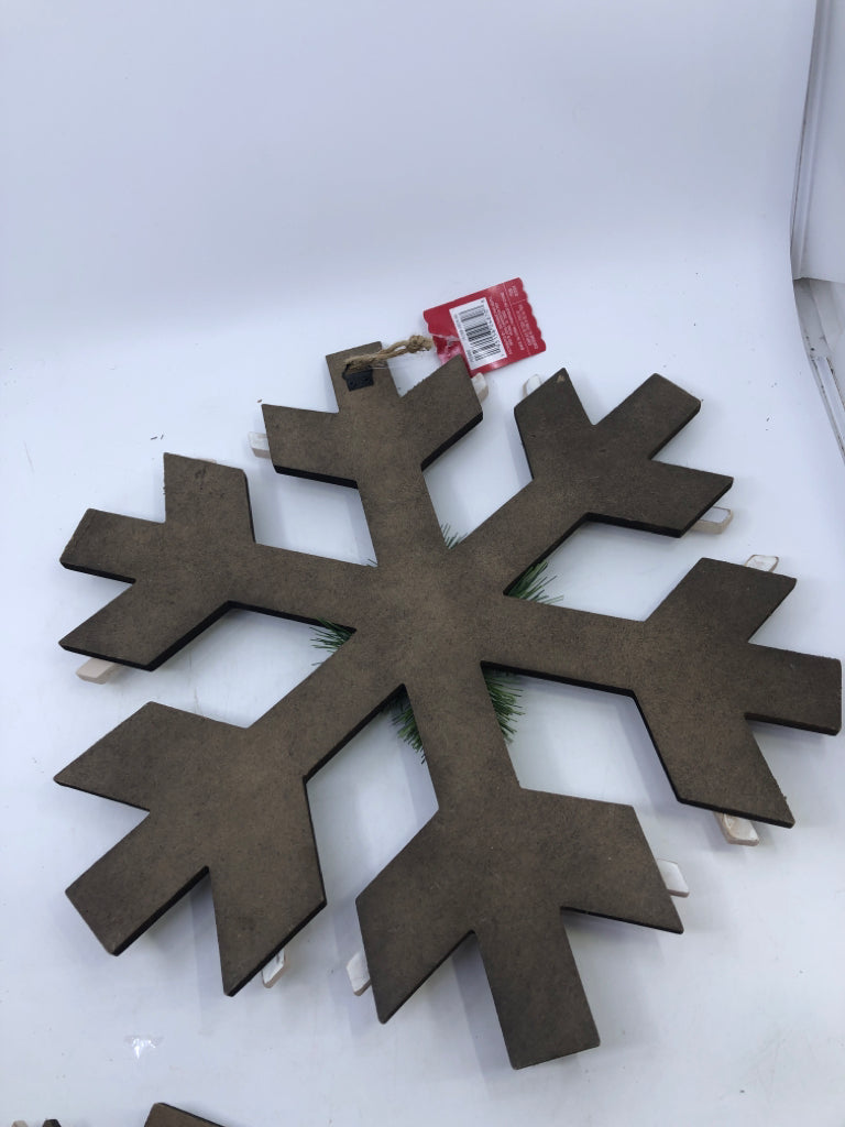 DARK WOOD SNOWFLAKE WALL HANGING.