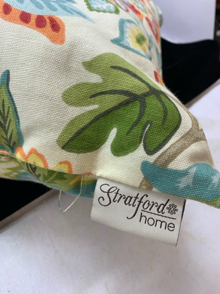 FLORAL ACCENT PILLOW.