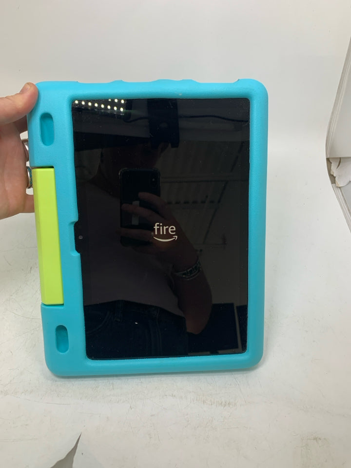 Amazon Fire HD Tablet w/ Case- Tested- *No Charger