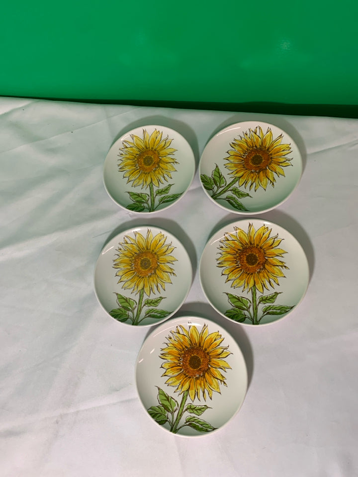 5 WHITE SUNFLOWER DESSERT PLATES.