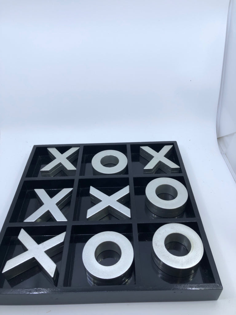 WOOD TIC TAC TOE GAME/DECOR.