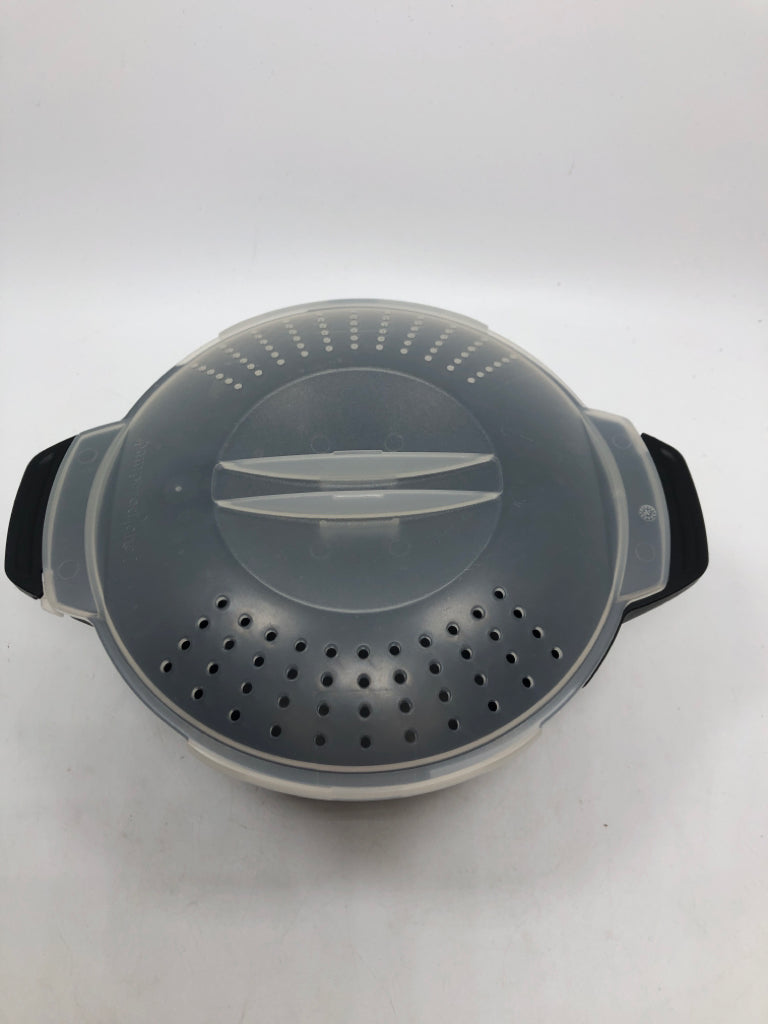 PAMPERED CHEF MICRO-COOKER.