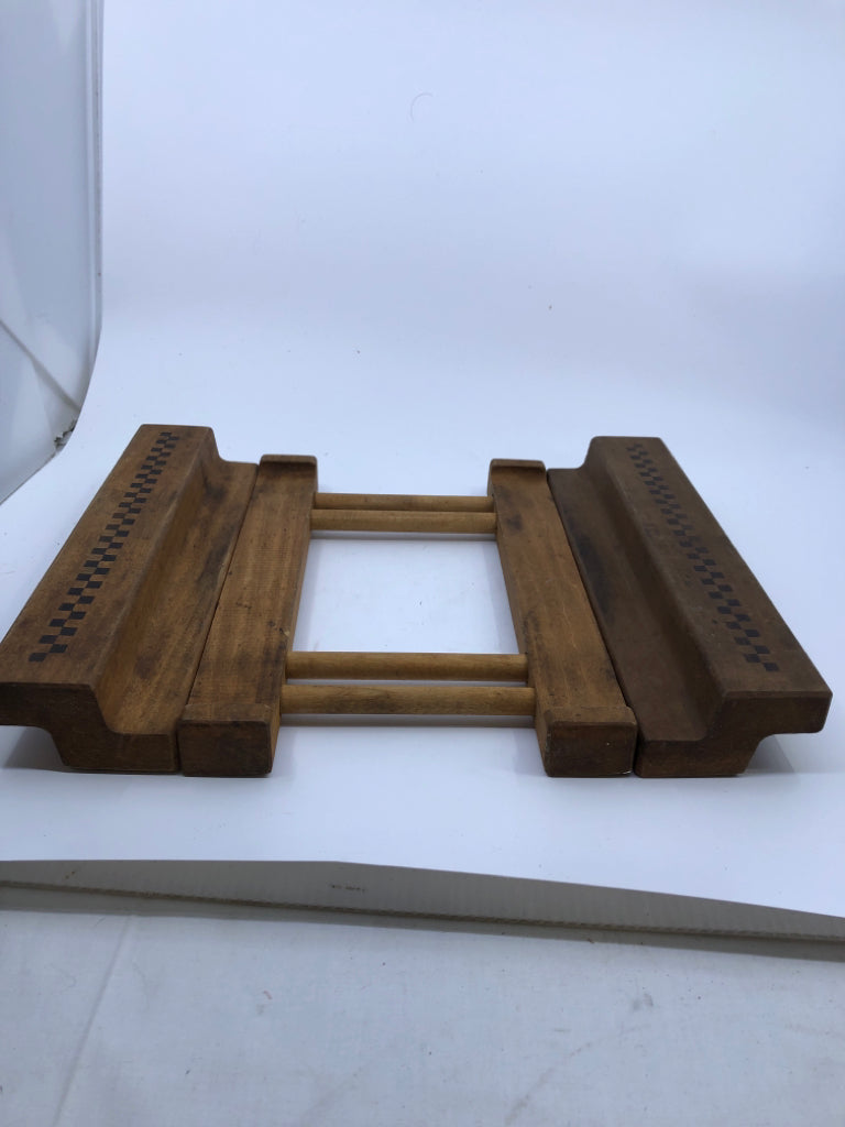 VTG PAMPERED CHEF EXPANDABLE TRIVET.