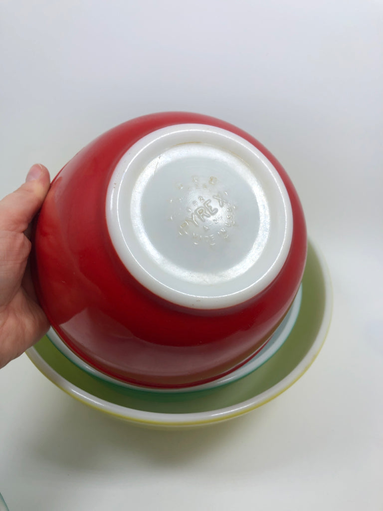 4PC VTG COLORFUL PYREX MIXING BOWLS.