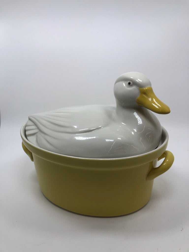 VTG CARBONE YELLOW DUCK CASSEROLE DISH.