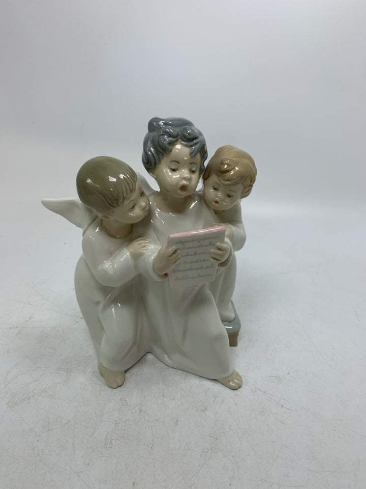 GROUP OF ANGELS SIGNING CHOIR LLADRO #4542.