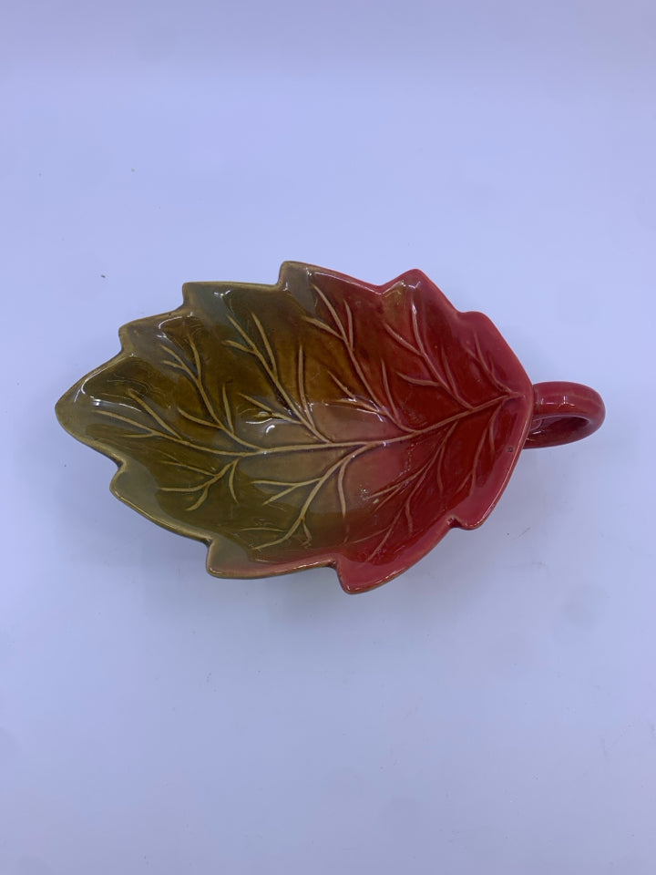 MAPLE LEAF SERVING DISH W/HANDLE.