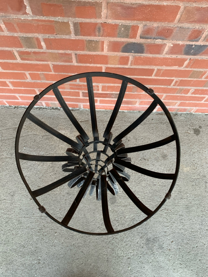 LG IRON DISTRESSED DECOR.