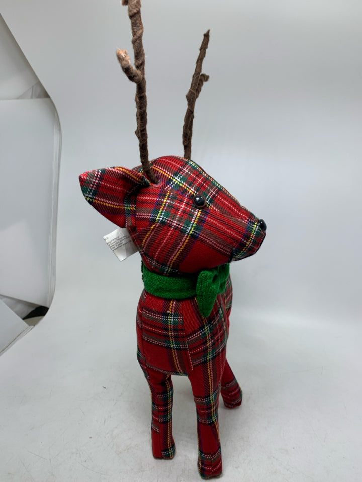 STANDING PLATE PLUSH REINDEER.