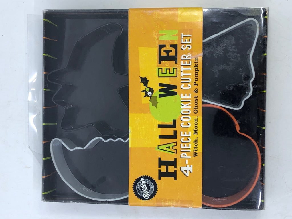 NIB WILTON HALLOWEEN COOKIE CUTTERS