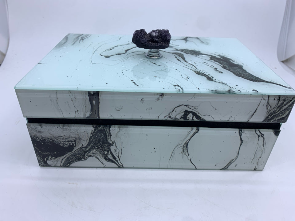 WHITE/BLACK SWIRL RESIN JEWELRY BOX W/BLACK GEODE HANDLE.