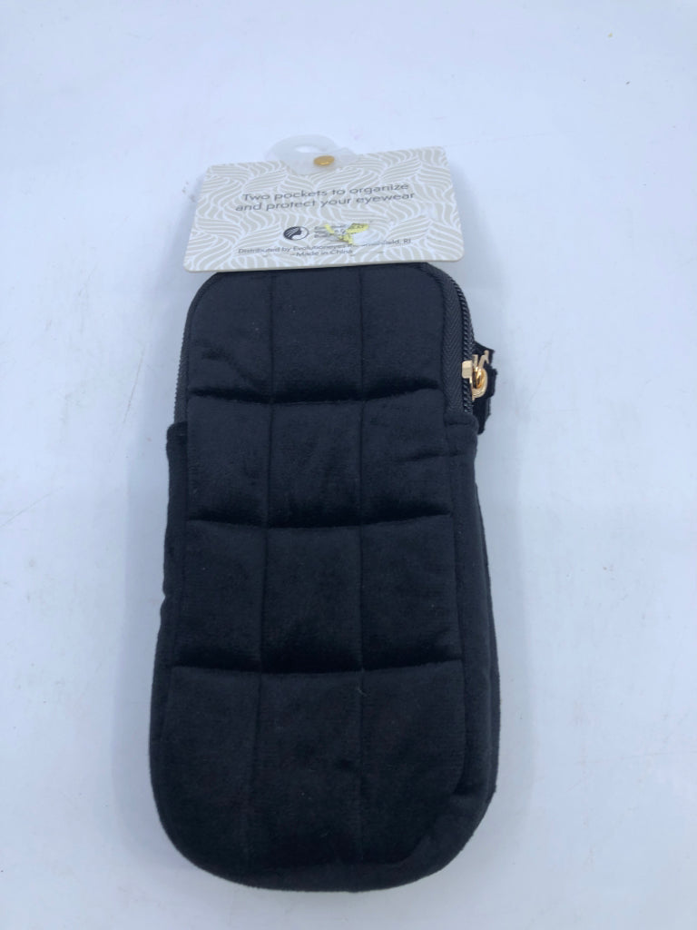 NIP BLACK VELVET DOUBLE EYE GLASS CASE.