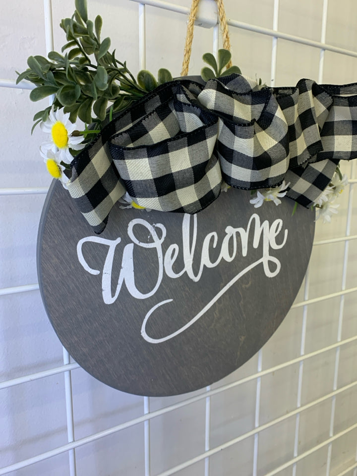 "WELCOME" DAISY PLAID RIBBON WALL ART.