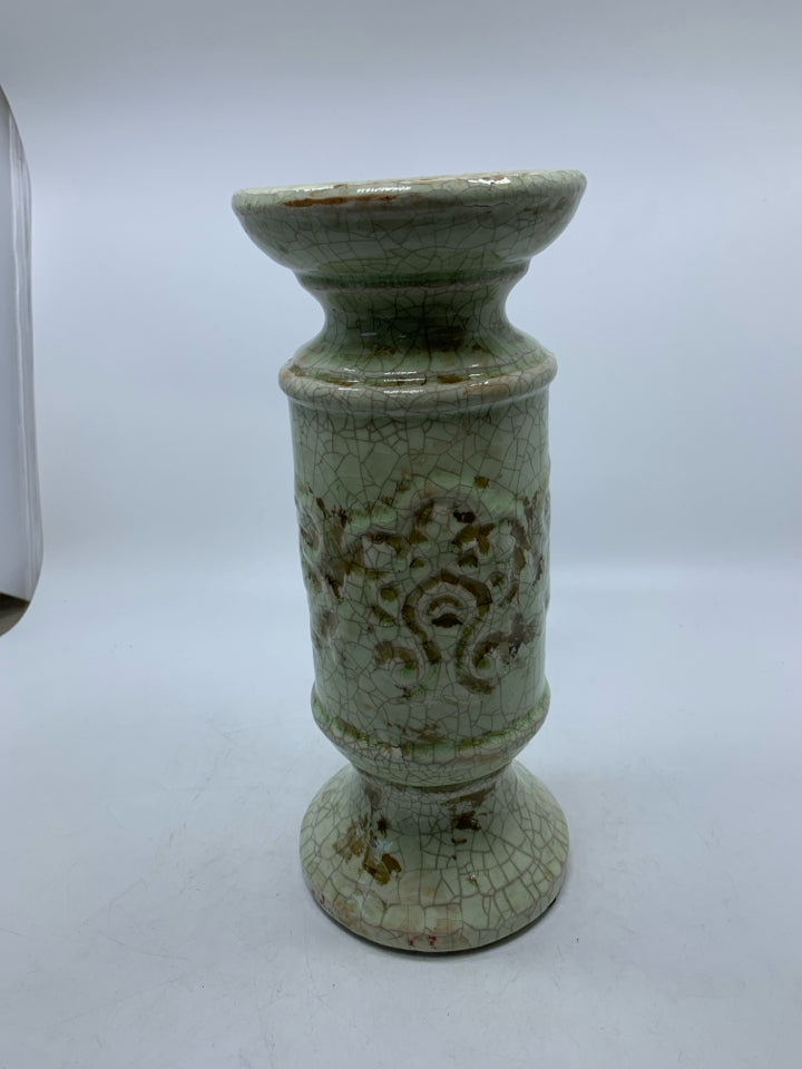 LIGHT GREEN CERAMIC CRACKLE DETAIL PILLAR CANDLE HOLDER.