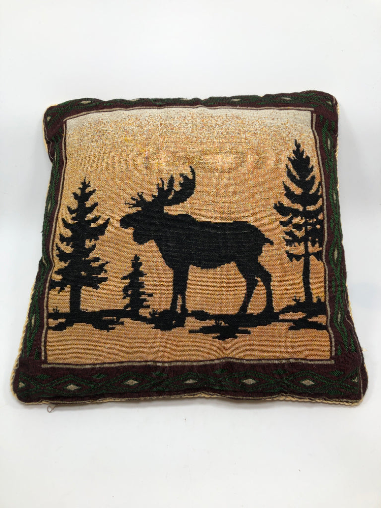 MOOSE SILHOUETTE TAPESTRY PILLOW.