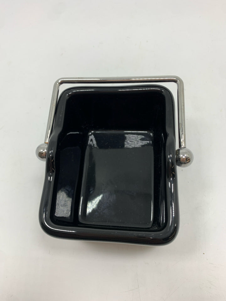 BLACK CERAMIC BASKET W/METAL HANDLE.