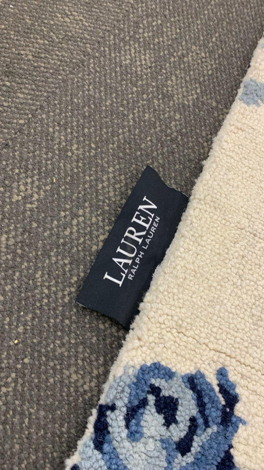 RALPH LAUREN BLUE IVORY ACCENT RUG.
