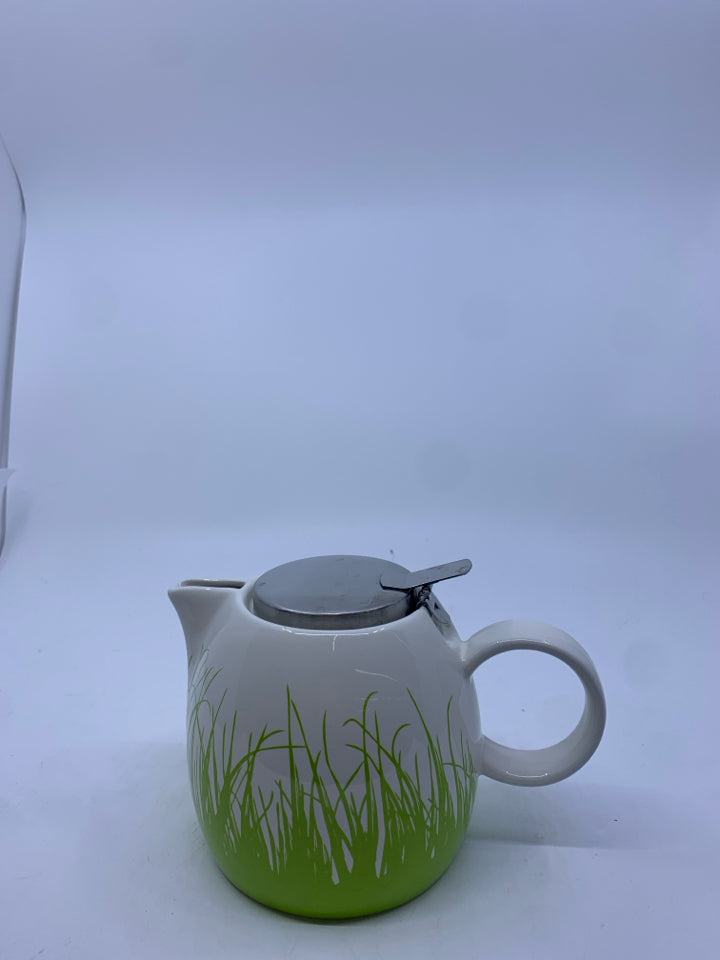 GREEN GRASS PATTERN TEAPOT.