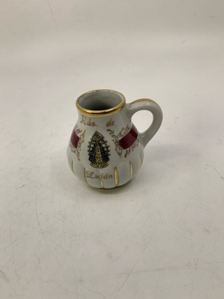 SMALL LUIAN PITCHER.