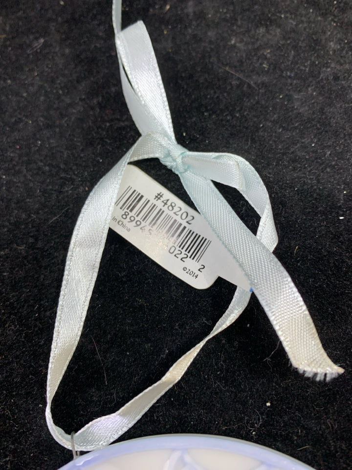 CERAMIC WHITE BLUE EDGE CIRCLE ORNAMENT.