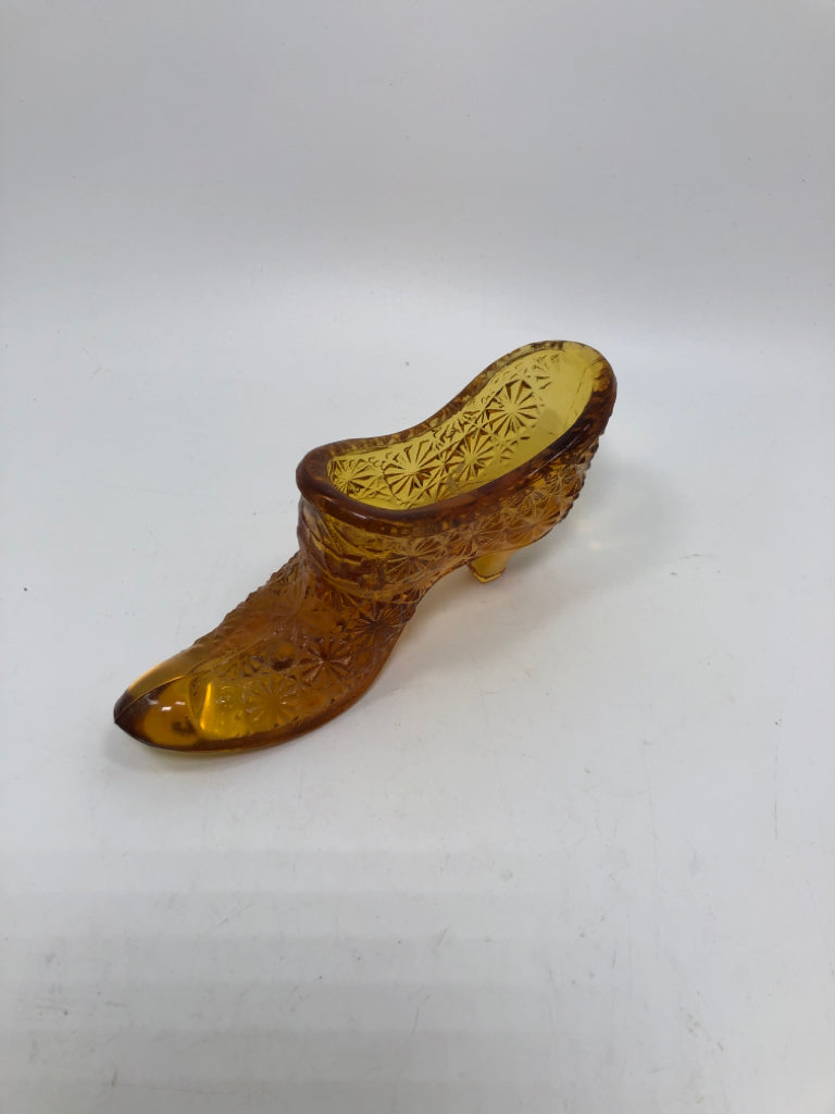 VTG AMBER GLASS DAISY DOTS SHOE.