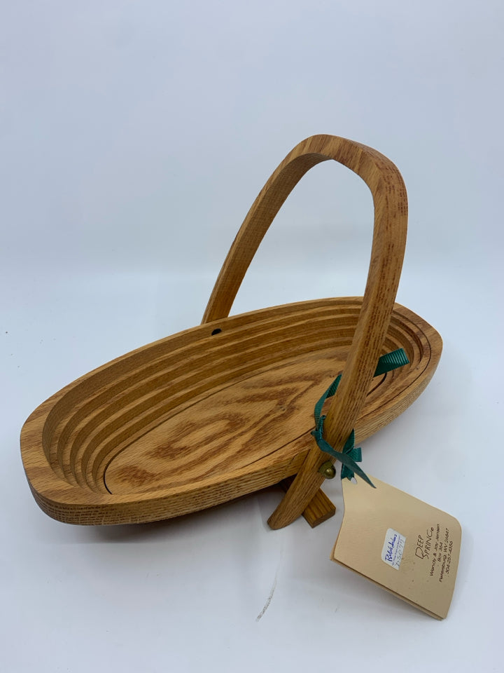 DEEP SPRING COLLAPSING WOOD BASKET.