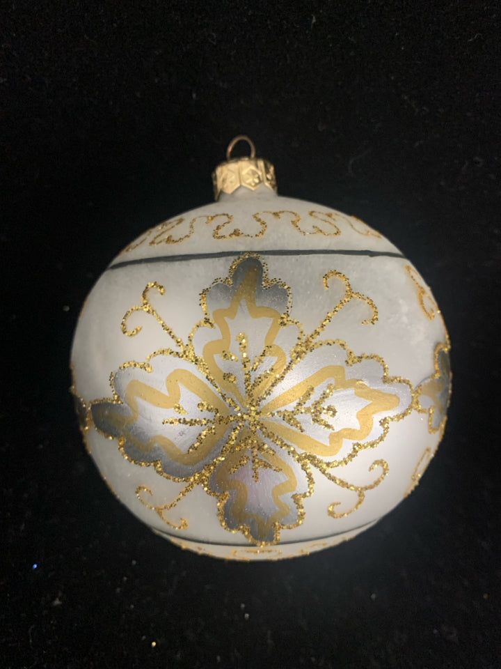 WHITE/SILVER BULB ORNAMENT W GOLD ACCENTS.