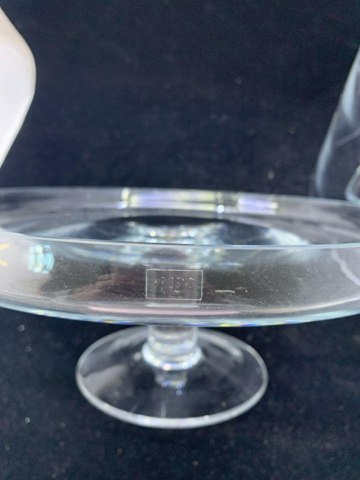 LARGE CLEAR GLASS FOOTED CAKE STAND W COVER.