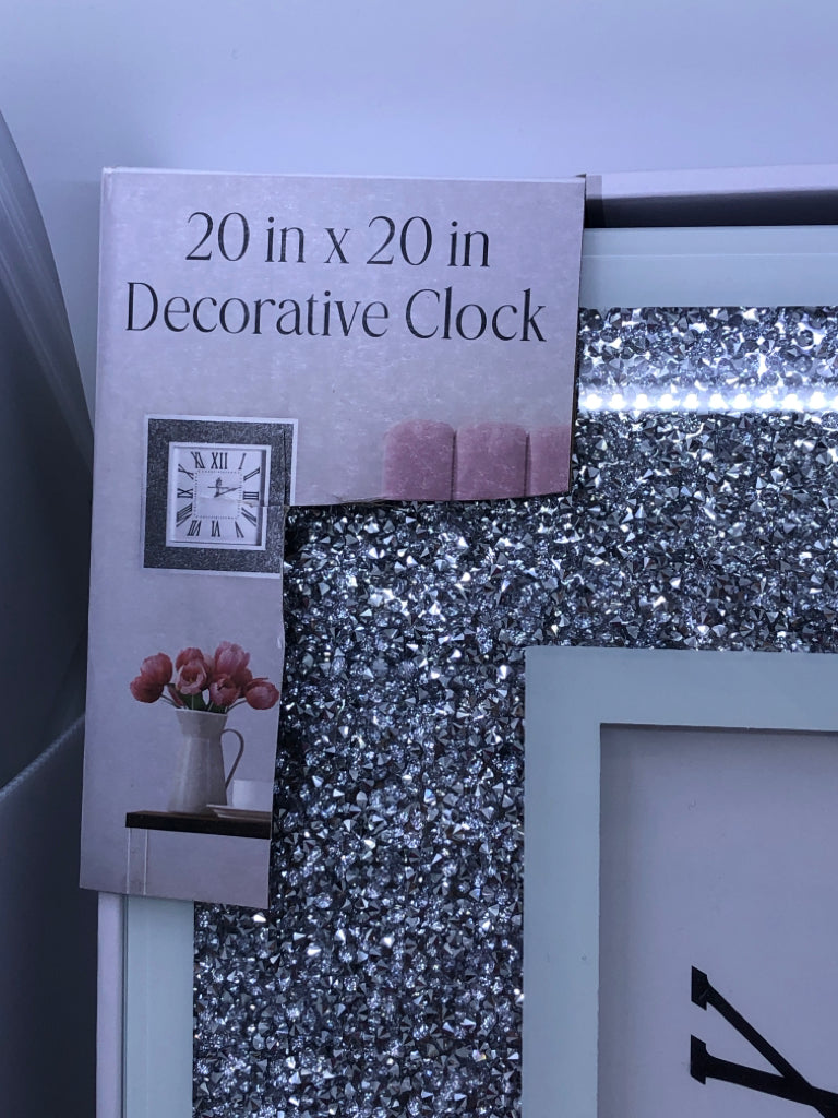 NIP SILVER SPARKLES SQUARE CLOCK NANETTE LEPORE.