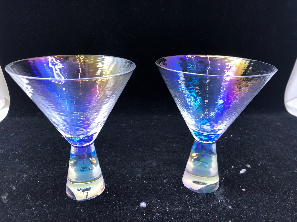 2 IRIDESCENT GLASS MARTINI GLASSES.
