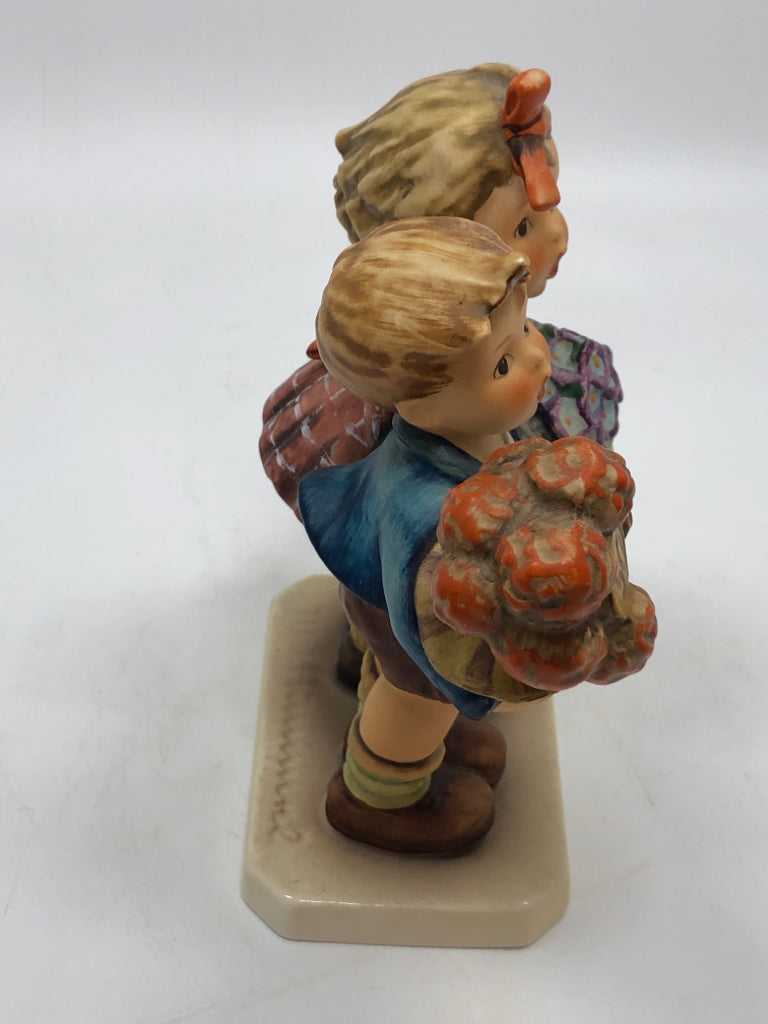 HUMMEL THE LOVE LIVES ON FIGURIN 5OTH ANNIVERSARY.