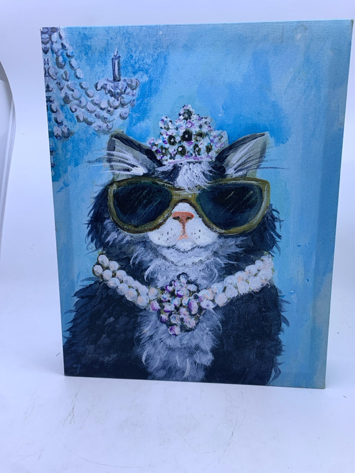 GRAY PRINCESS CAT ON CANVAS WALL ART.