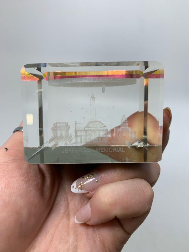 IN BOX WASHINGTON DC MONUMENTS 3D LASER ETCHED HOLOGRAPHIC CRYSTAL PAPERWEIGHT.