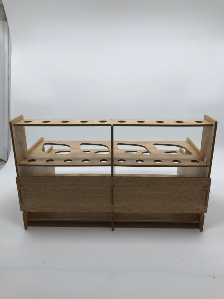 WOOD MEZZO PAINT AND BRUSH HOLDER RACK.