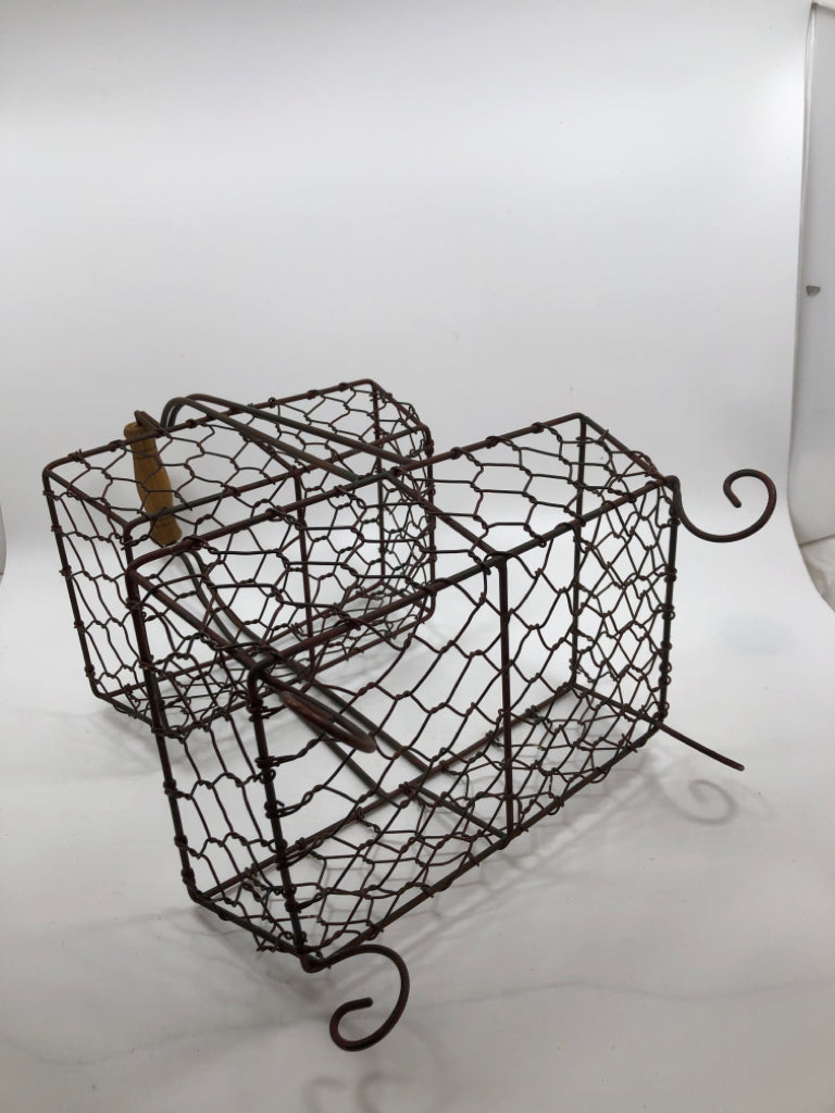 2-TIER RUSTIC CHICKEN WIRE TRAY.