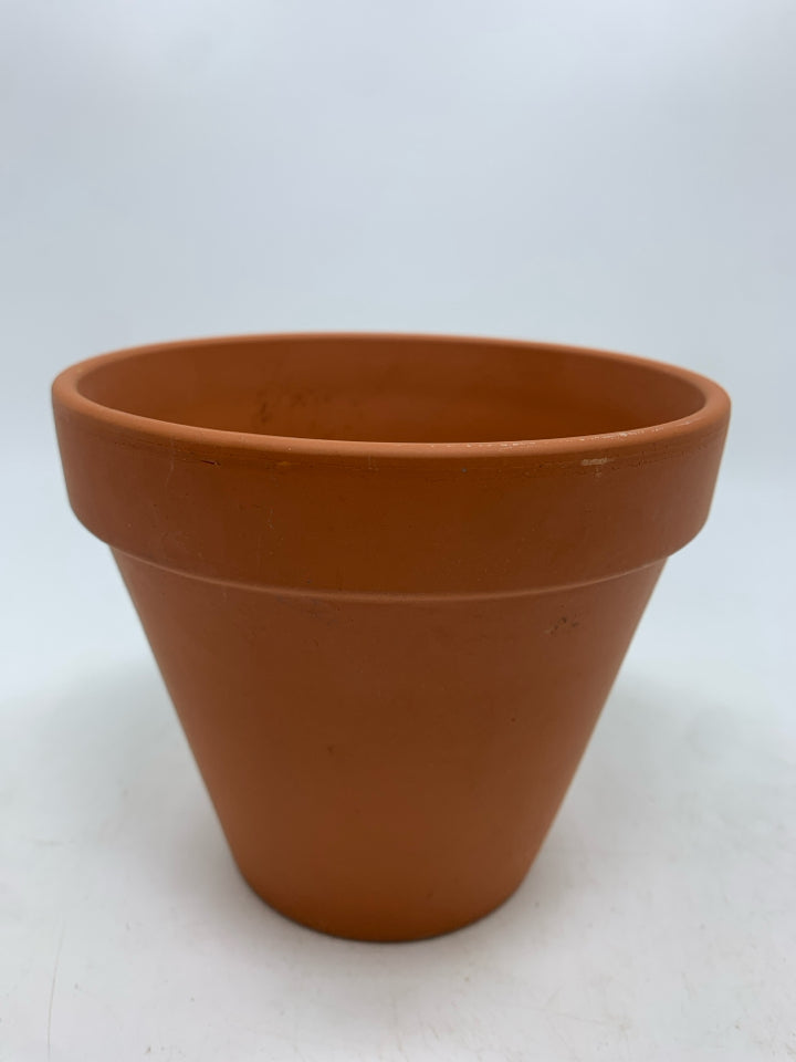 SM TERRA COTTA PLANTER.