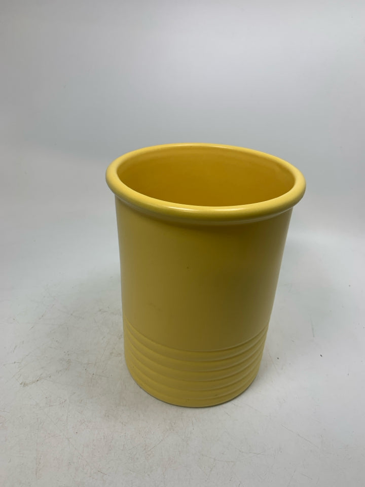 RIBBED BOTTOM UTENSIL CROCK.