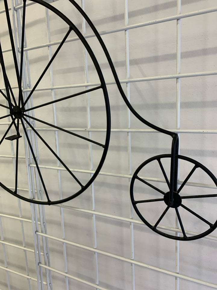 METAL BICYCLE WALL HANGING.