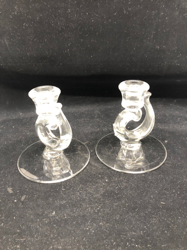 2 SWIRLED GLASS TAPER CANDLE HOLDER.