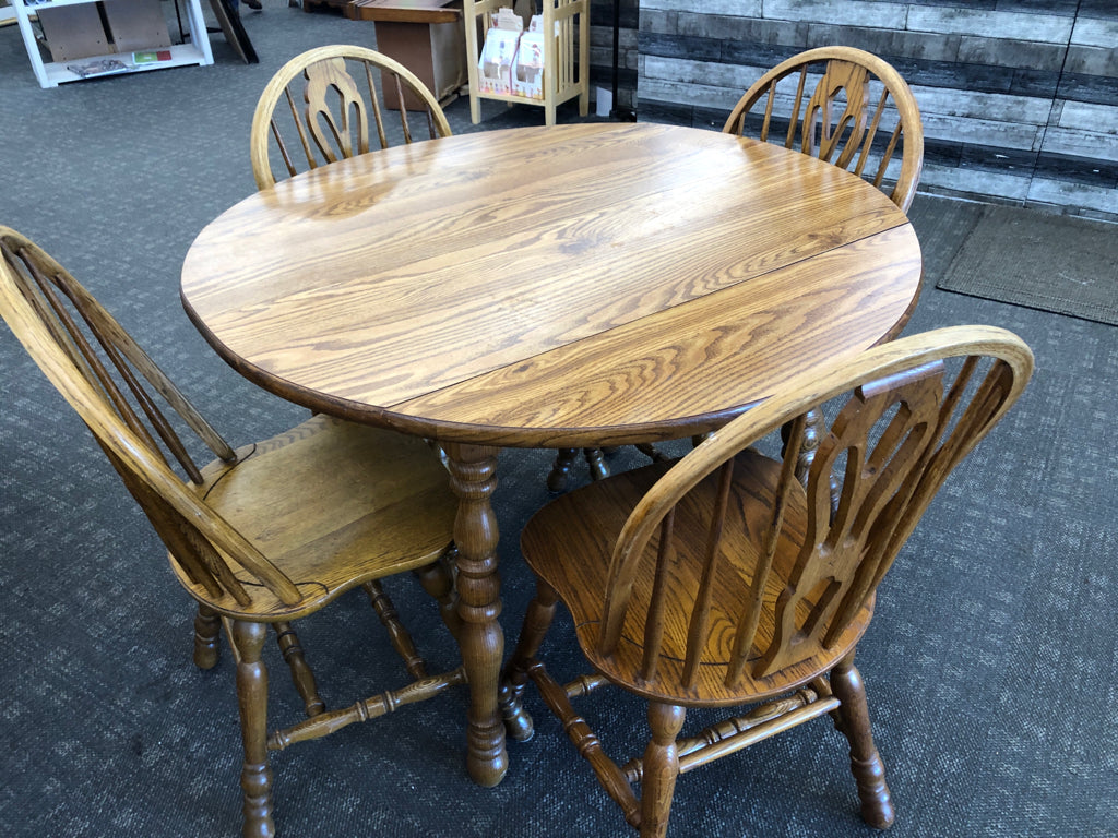 ROUND WOOD DROP SIDE DINING TABLE W/4 CHAIRS.