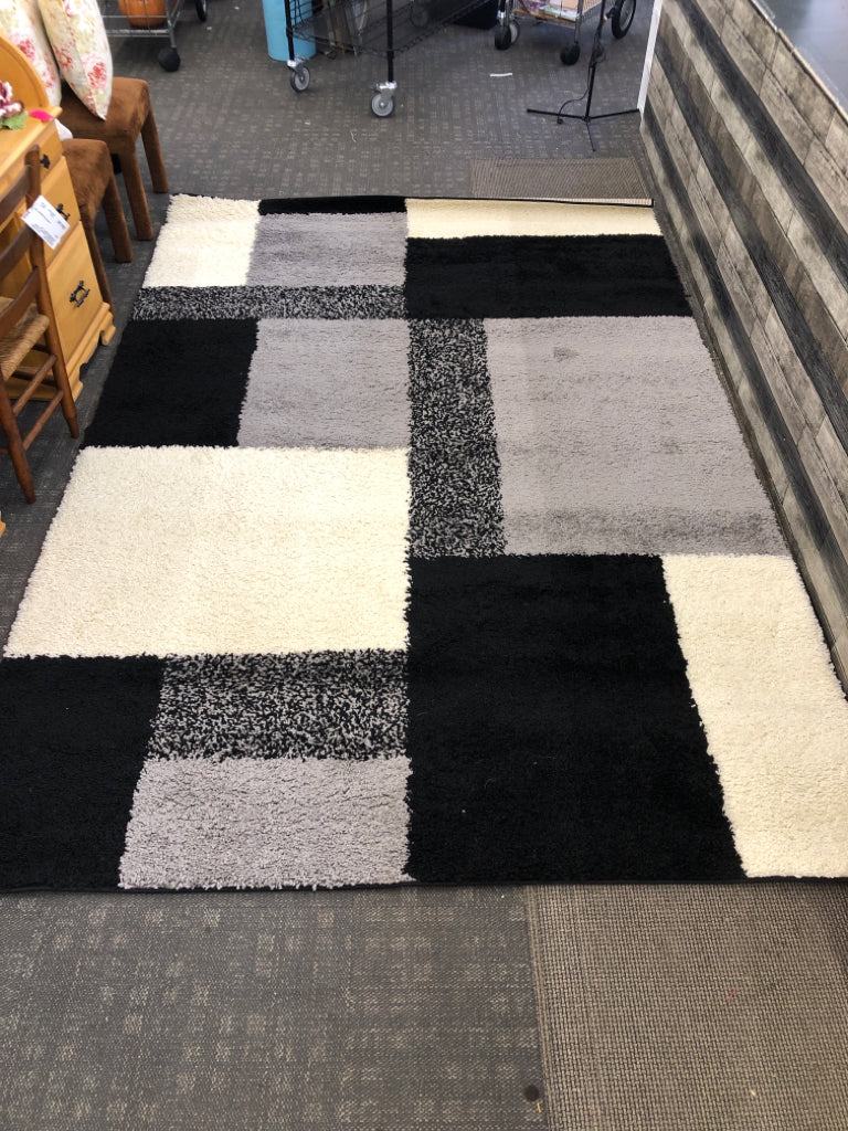BLACK WHITE GREY CUBES SHAG RUG.
